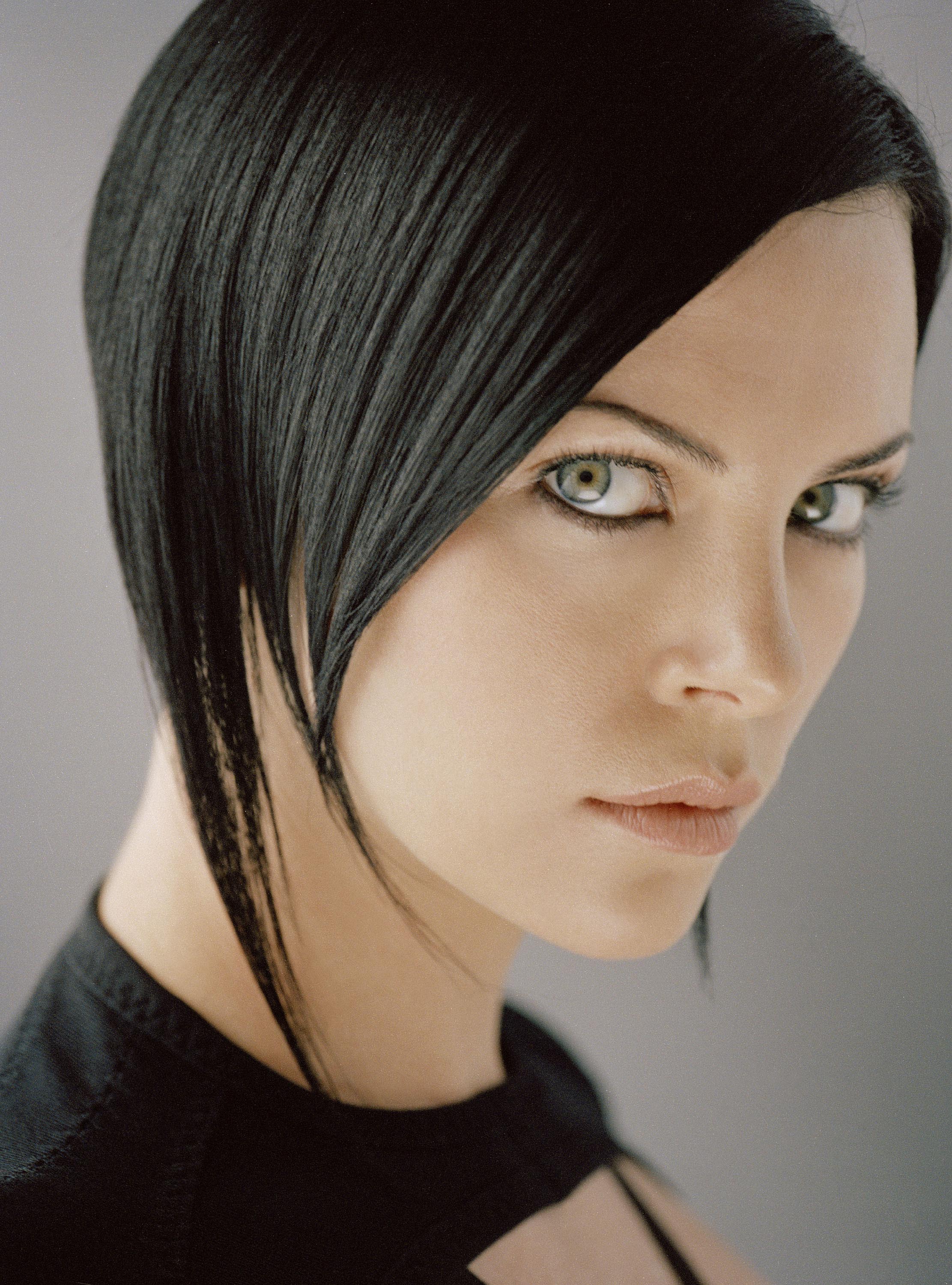 actress, Charlize Theron, celebrity, black hair, Aeon Flux - desktop wallpaper