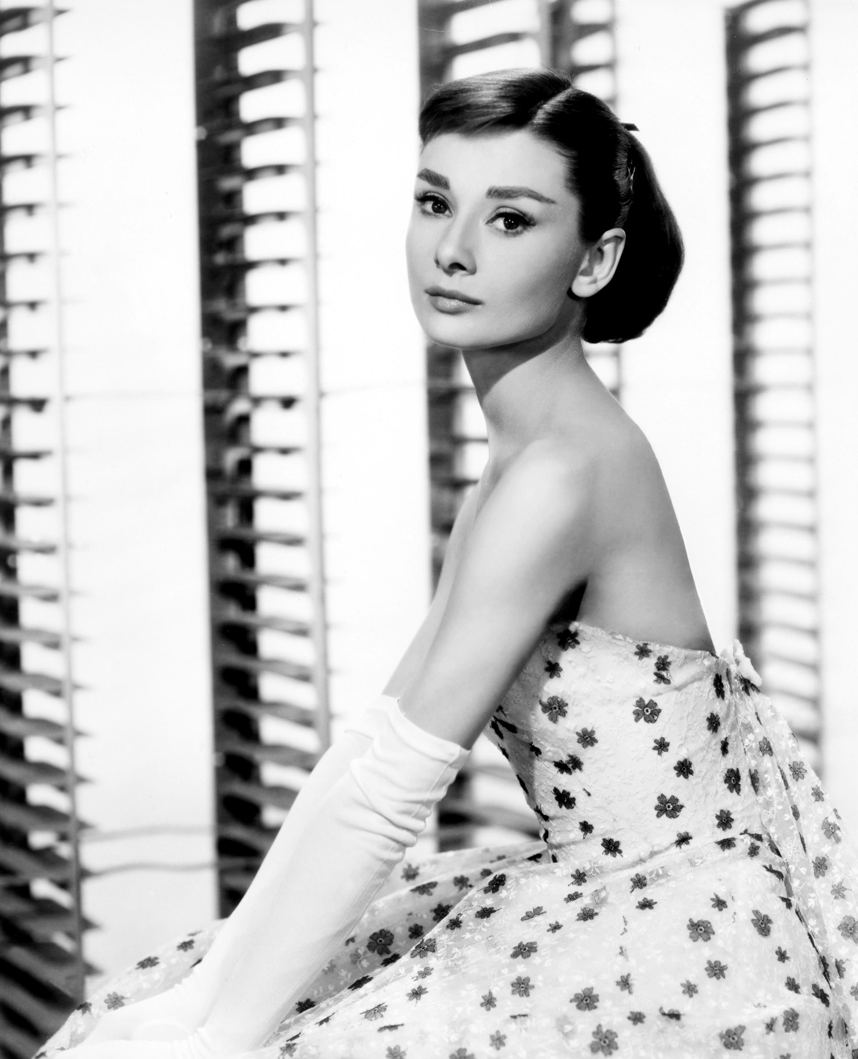 actress, Audrey Hepburn, grayscale, monochrome - desktop wallpaper