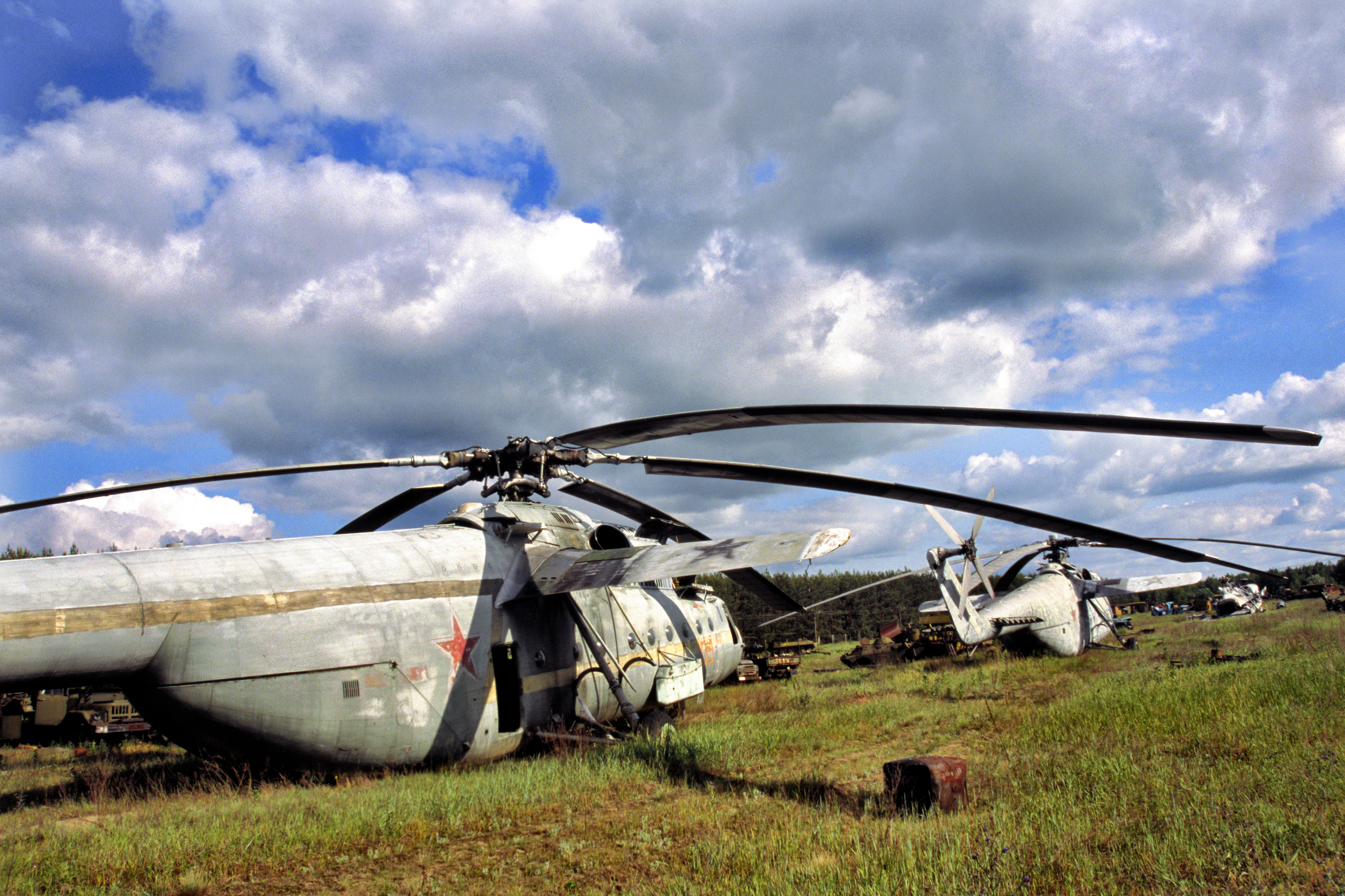 helicopters, Pripyat, Chernobyl, vehicles, cemetery, radiation, Mi-6 - desktop wallpaper