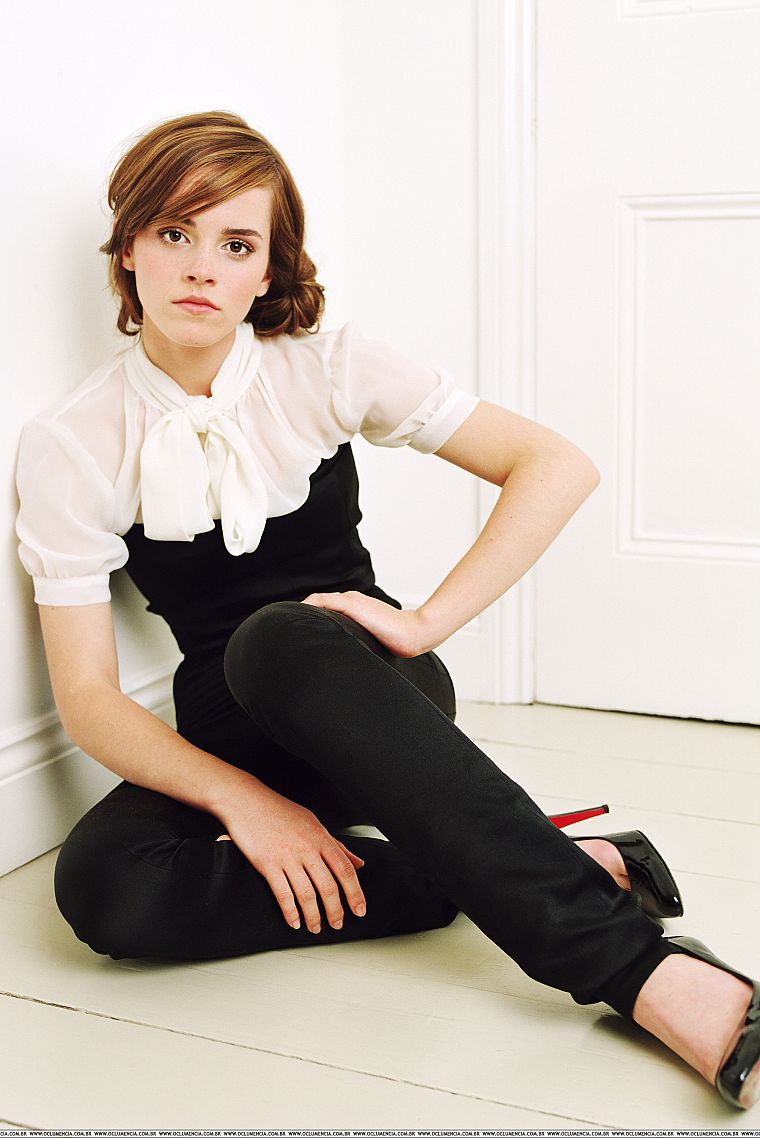 Emma Watson - desktop wallpaper