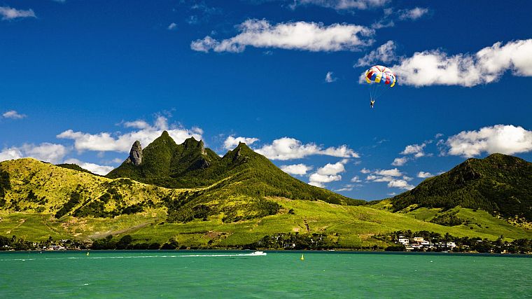 Parachuting, beaches - desktop wallpaper