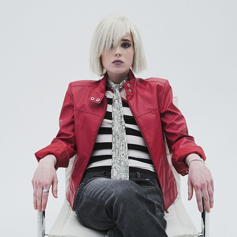 blondes, women, Ellen Page, actress, striped clothing, bangs - desktop wallpaper