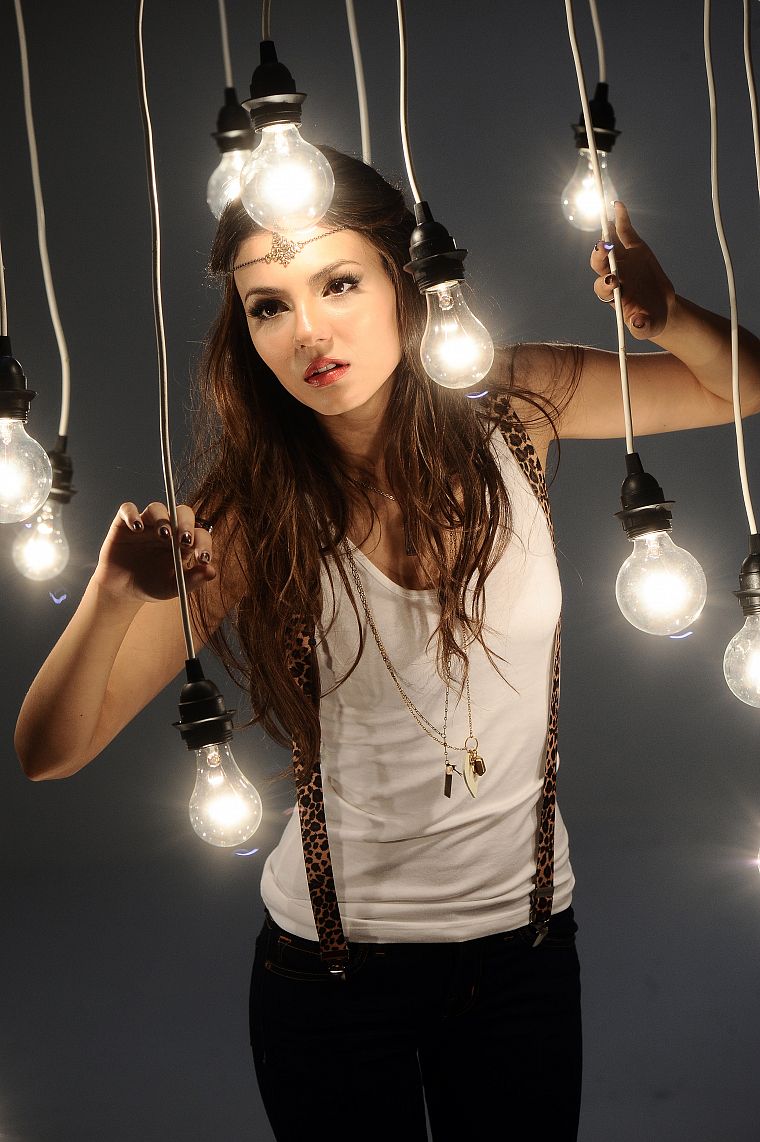women, Victoria Justice, light bulbs - desktop wallpaper
