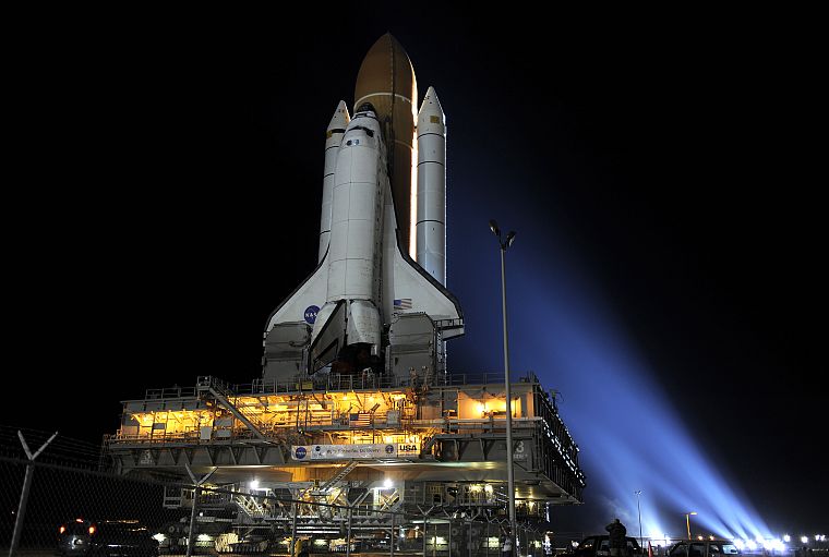 Space Shuttle Discovery - desktop wallpaper