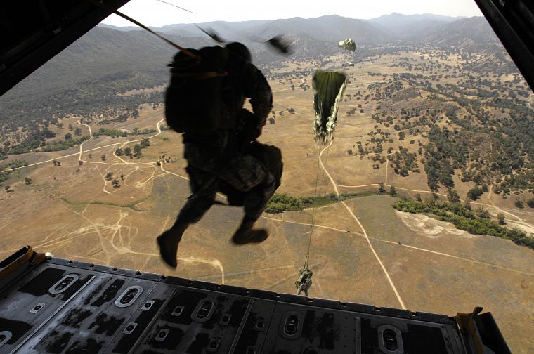 soldiers, Parachuting - desktop wallpaper