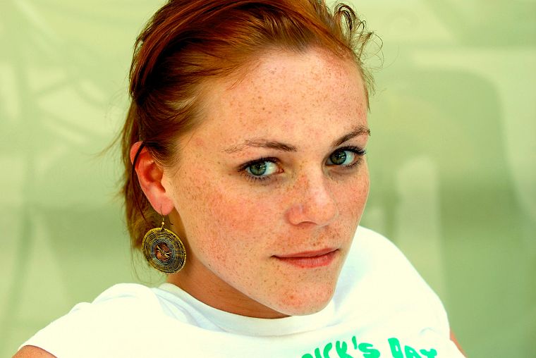 women, redheads, freckles, green eyes, earrings, faces - desktop wallpaper