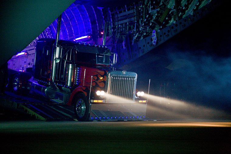 Transformers, trucks - desktop wallpaper