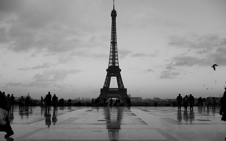 Eiffel Tower, Paris, monochrome - desktop wallpaper