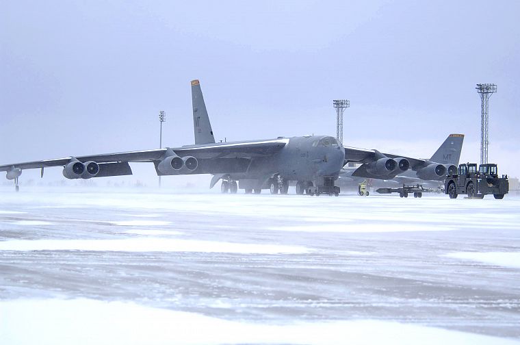 snow, aircraft, bomber, B-52 Stratofortress, vehicles - desktop wallpaper