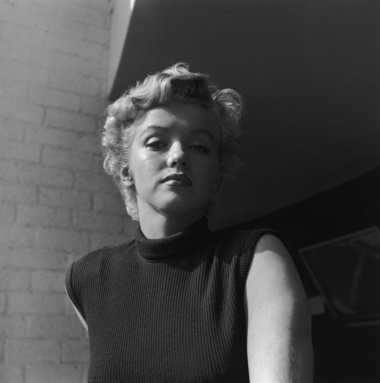 Marilyn Monroe, grayscale - desktop wallpaper