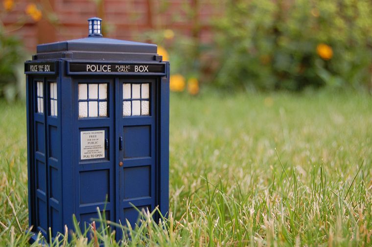 grass, TARDIS, Doctor Who - desktop wallpaper