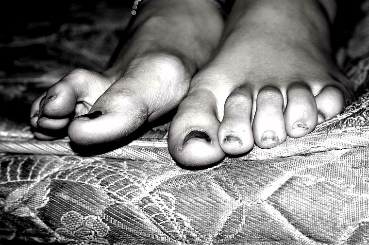 feet, toes, grayscale, monochrome - desktop wallpaper