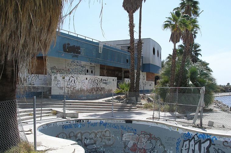 graffiti, buildings, swimming pools, abandoned - desktop wallpaper