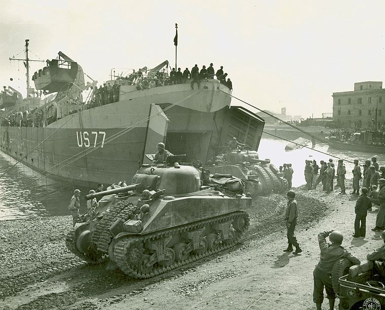 sherman, ships, tanks, World War II, vehicles, M4 Sherman - desktop wallpaper