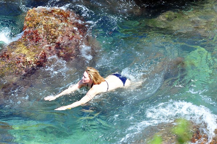 Hilary Duff, swimming - desktop wallpaper