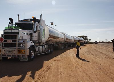 sand, trucks, kenworth, tankers, road train, Australia - desktop wallpaper