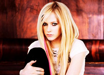 Avril Lavigne - duplicate desktop wallpaper