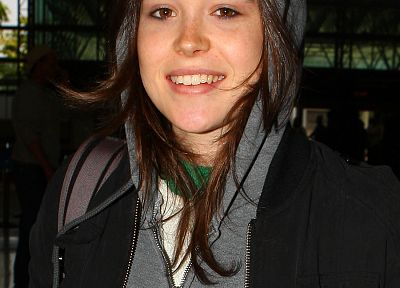 brunettes, women, Ellen Page, actress, smiling, hoodies - desktop wallpaper