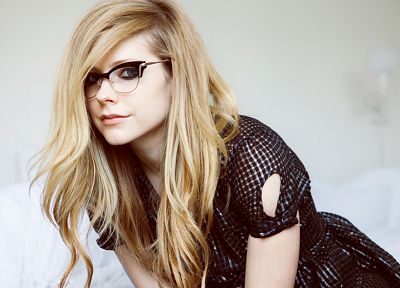 women, Avril Lavigne, glasses, girls with glasses - random desktop wallpaper