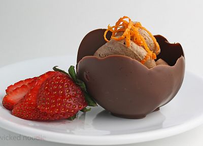 chocolate, ice cream, strawberries - random desktop wallpaper
