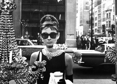 Audrey Hepburn, sunglasses, grayscale, Breakfast at Tiffanys - random desktop wallpaper