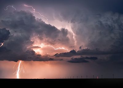 lightning bolts - random desktop wallpaper