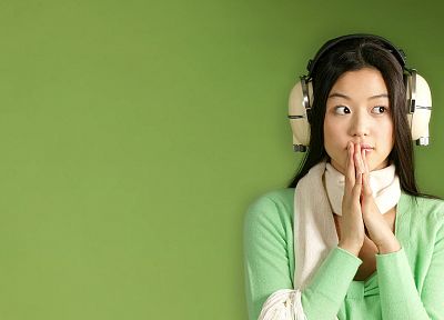 headphones, women, Asians, simple background, green background, Jihyun Jeon - random desktop wallpaper