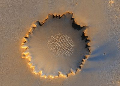 crater - random desktop wallpaper