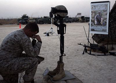 soldier, praying - duplicate desktop wallpaper