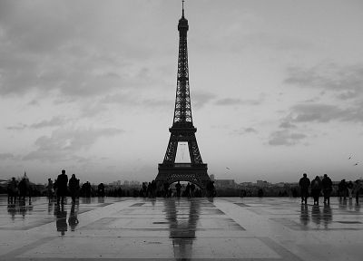 Eiffel Tower, Paris, monochrome - desktop wallpaper
