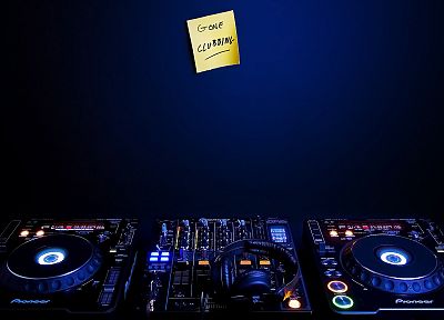 DJs - random desktop wallpaper
