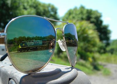 sunglasses, reflections - random desktop wallpaper