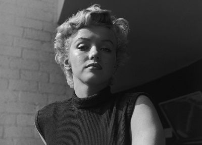 Marilyn Monroe, grayscale - duplicate desktop wallpaper