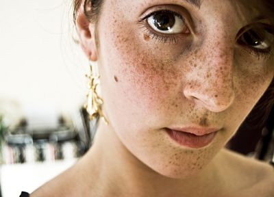 women, freckles, Victoria Penrose - random desktop wallpaper