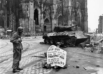 ruins, cityscapes, streets, soldier, architecture, buildings, tanks, World War II, monochrome, historic, cathedrals, Colonization, Cologne, Vienna, old photography, Panther tank - random desktop wallpaper