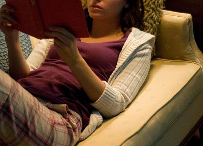 brunettes, women, couch, reading, books, Allison Scagliotti - random desktop wallpaper
