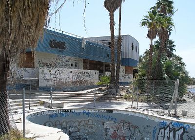 graffiti, buildings, swimming pools, abandoned - desktop wallpaper