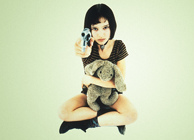 guns, Natalie Portman, Leon The Professional, Magnum, girls with guns, stuffed animals - random desktop wallpaper