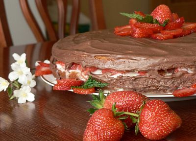 food, sweets (candies), strawberries, cakes - desktop wallpaper