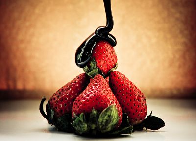 chocolate, strawberries - desktop wallpaper