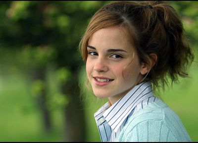Emma Watson - random desktop wallpaper