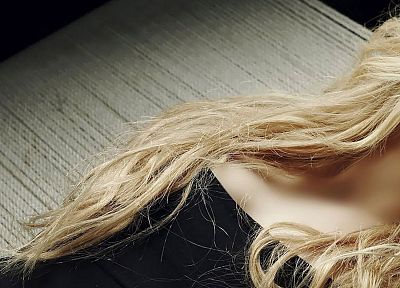 blondes, women, Avril Lavigne, shoulders - desktop wallpaper