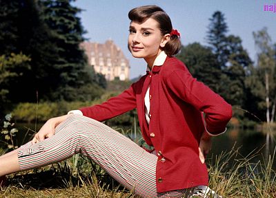 Audrey Hepburn - random desktop wallpaper