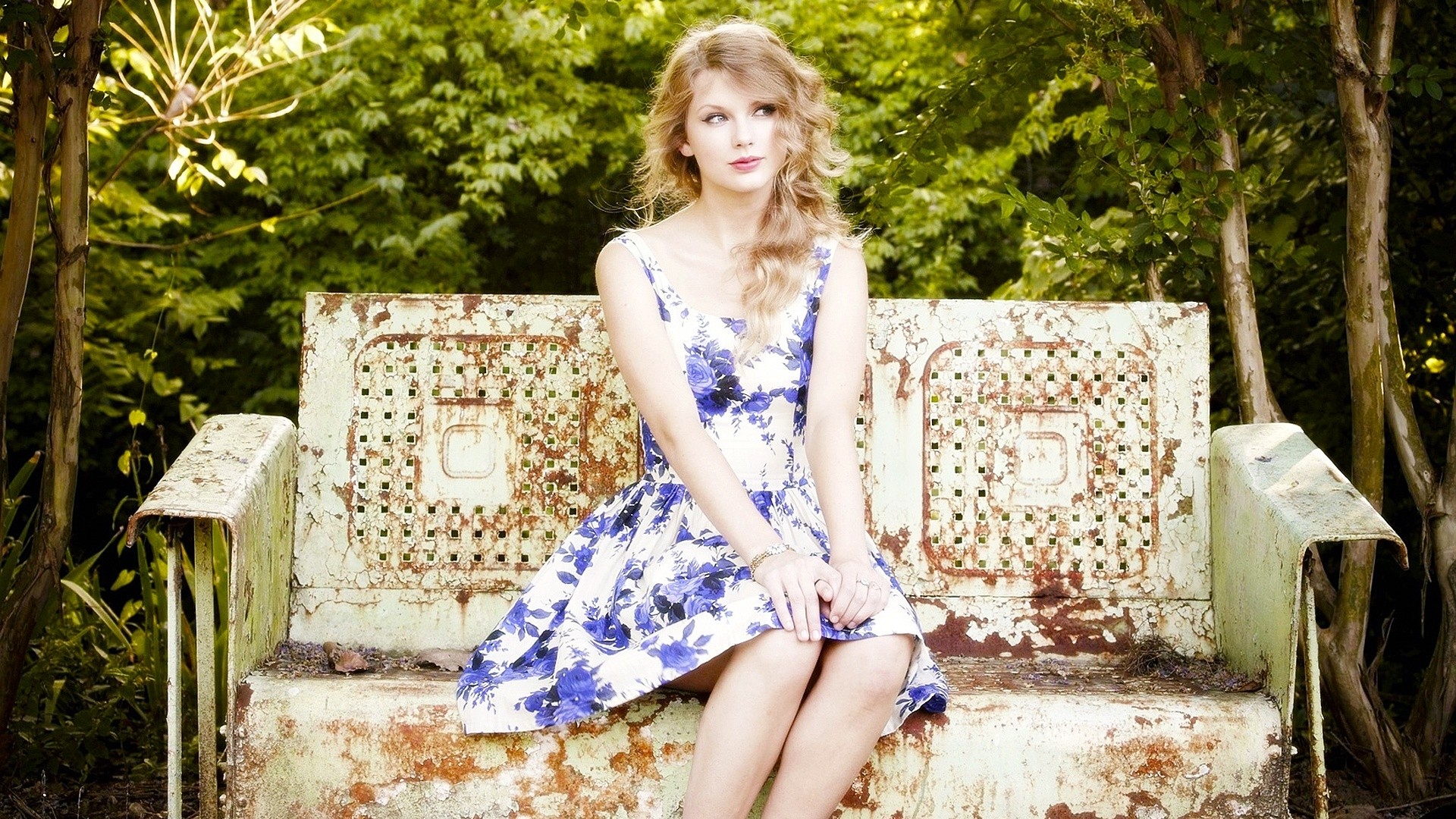 blondes, women, nature, Taylor Swift, celebrity, bench - desktop wallpaper