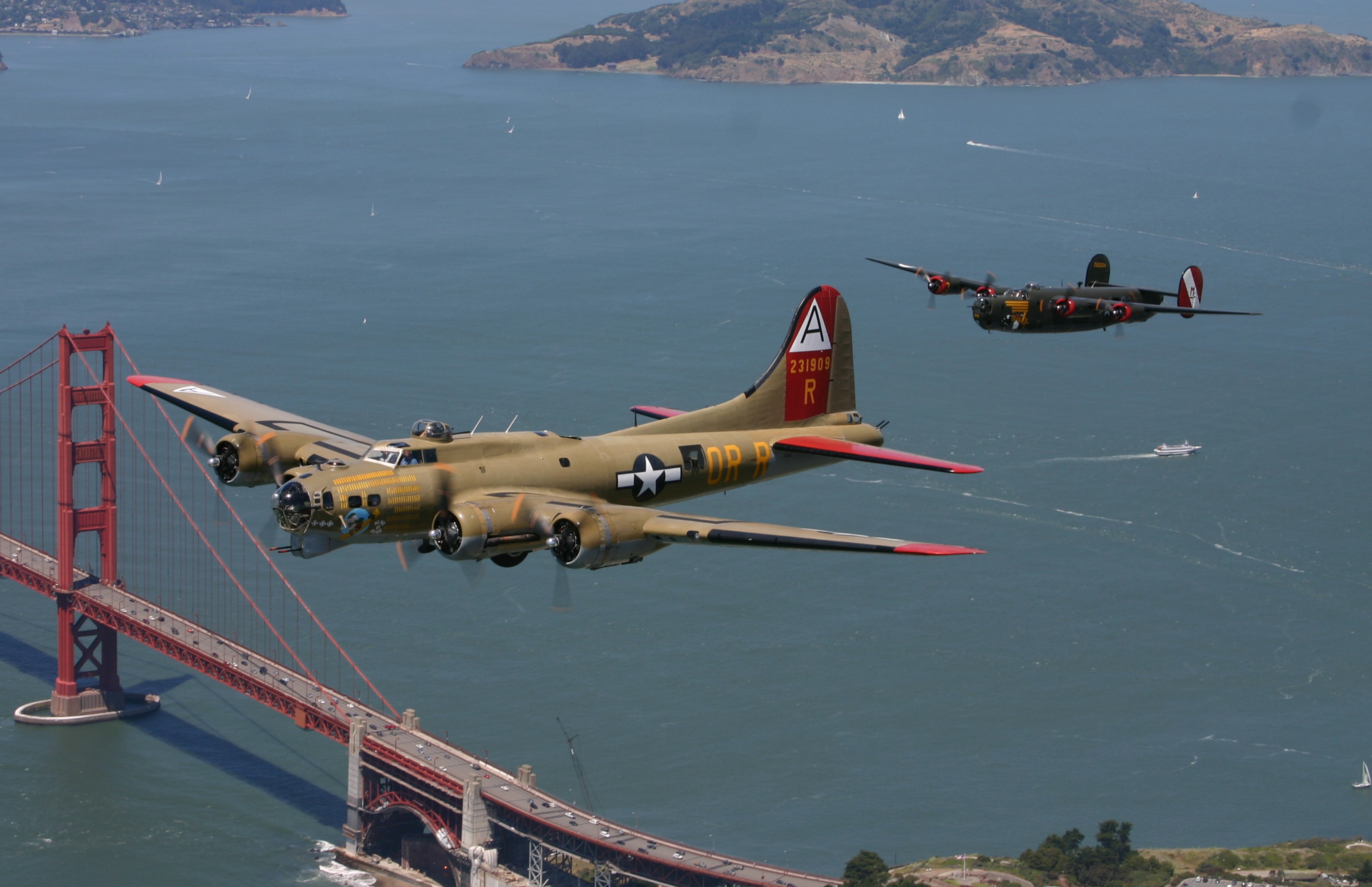 aircraft, military, bomber, Golden Gate Bridge, World War II, B-17 Flying Fortress, b17, B-24 Liberator, Flying Fortress, B-17, b24, b-24 - desktop wallpaper