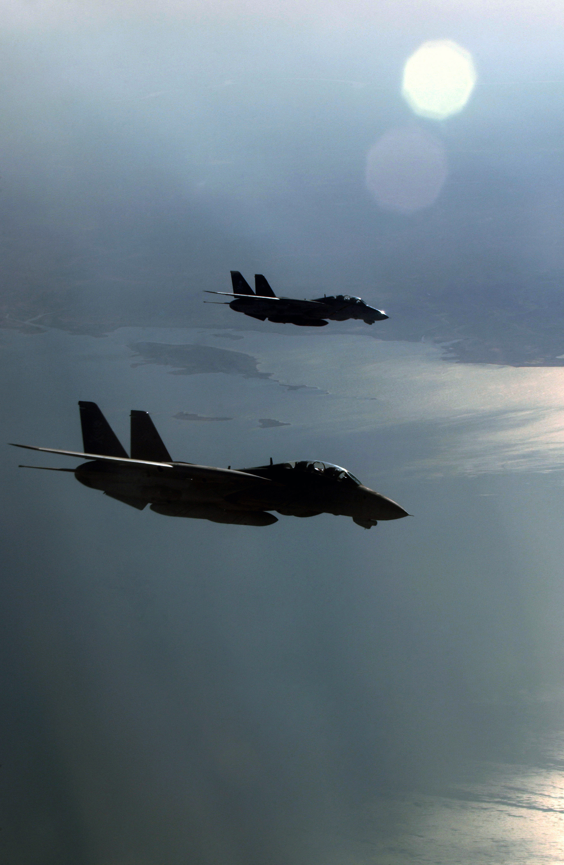 Истребители без рекламы. F14 Tomcat ВВС Германии. Эскадрилья истребителей. Истребители США над Ираком. Боевые истребители парой.