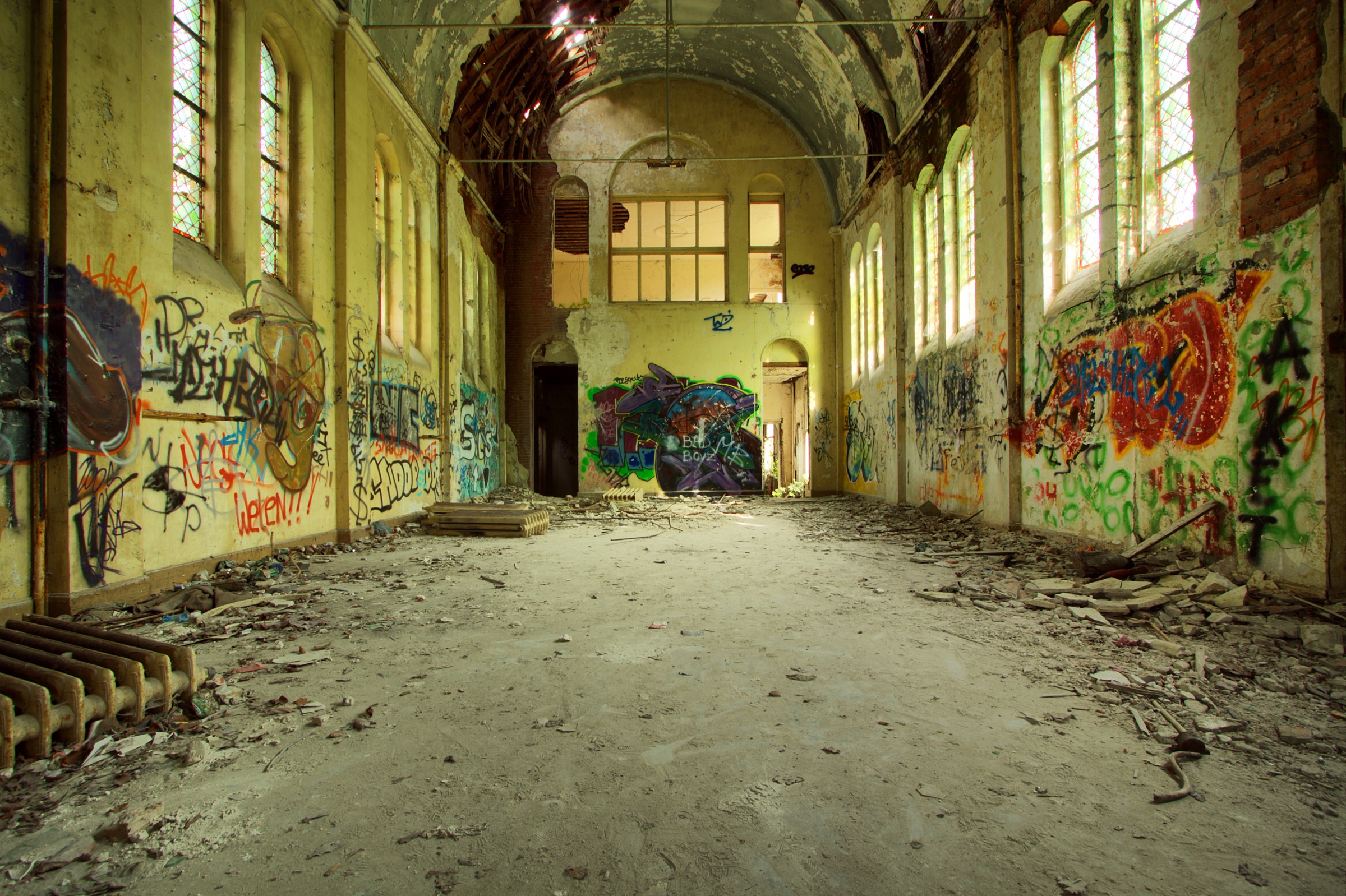 graffiti, abandoned, old buildings - desktop wallpaper