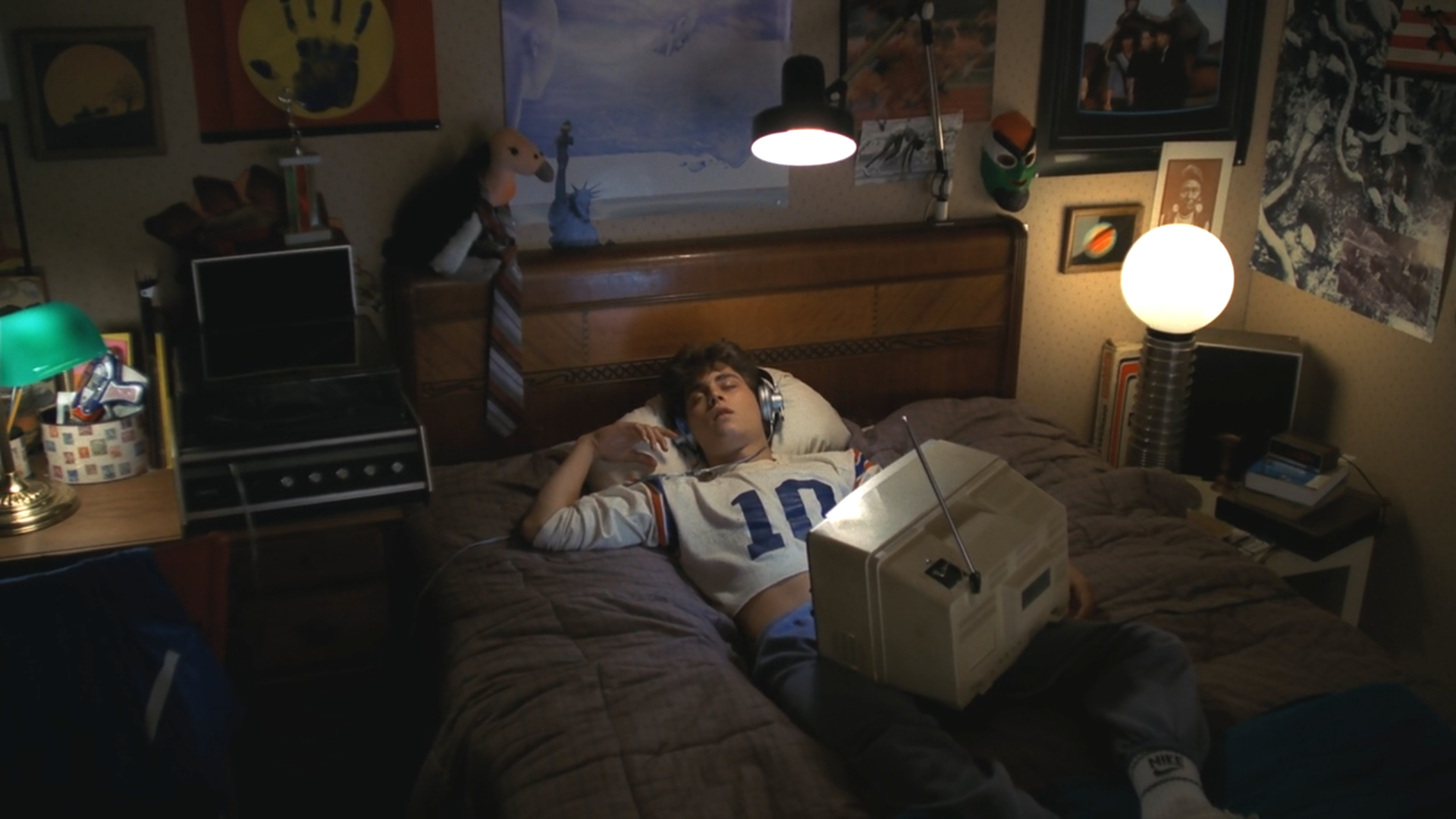 beds, tie, Nightmare on Elm Street, Johnny Depp, sleeping, bedroom, no life - desktop wallpaper