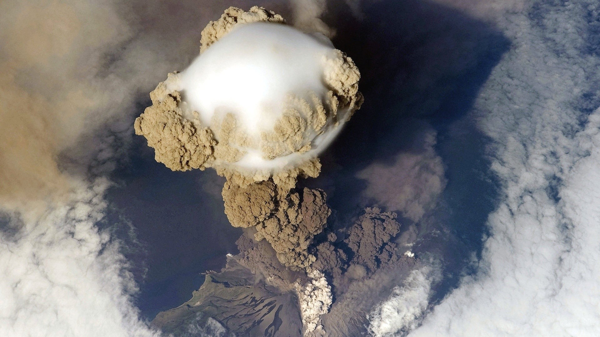 smoke, peak, International Space Station, eruption - desktop wallpaper