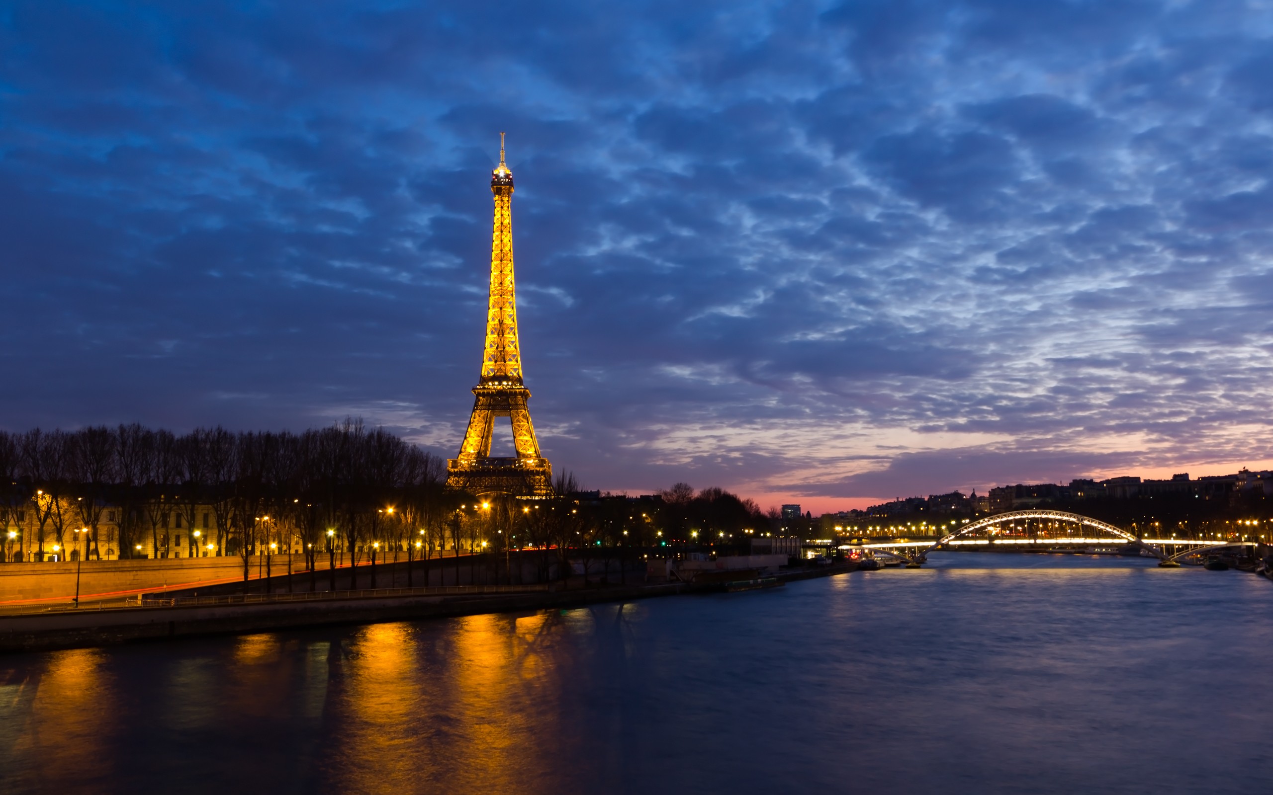 Eiffel Tower, Paris - desktop wallpaper